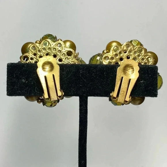 VINTAGE BEADED CLIP ON EARRINGS - Picture 8 of 9